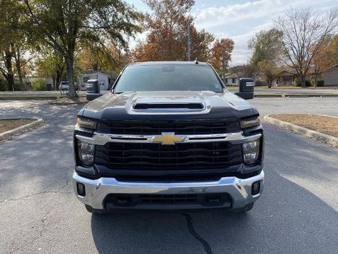 Used 2024 Chevrolet Silverado 2500 LT w/ Convenience Package image 2