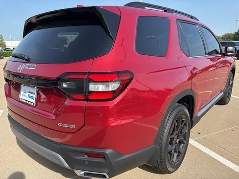 New 2025 Honda Pilot Touring image 3