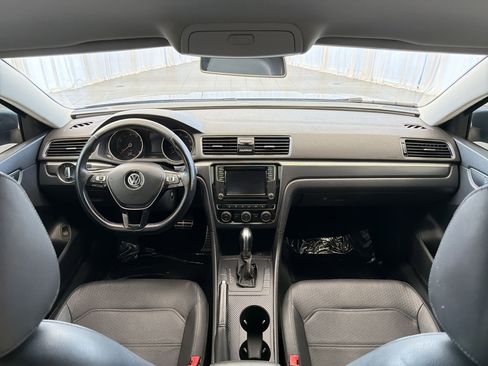 Used 2018 Volkswagen Passat 2.0T R-Line FWD image 17
