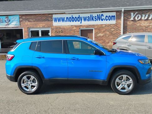 Used 2024 Jeep Compass Latitude w/ Altitude Special Edition AWD/4WD image 4