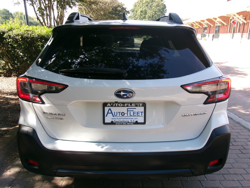Used 2023 Subaru Outback Premium AWD/4WD image 5