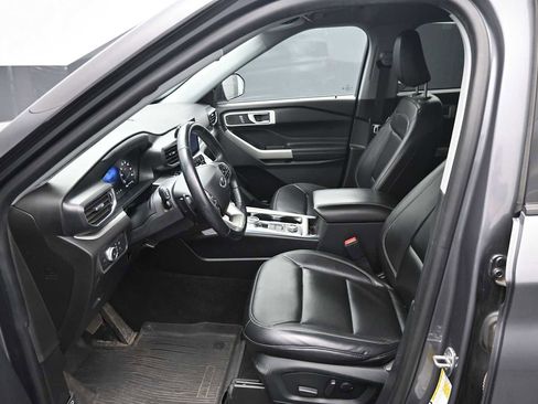 Used 2021 Ford Explorer XLT w/ Equipment Group 202A AWD/4WD image 15