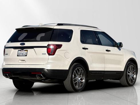 Used 2017 Ford Explorer Sport image 3