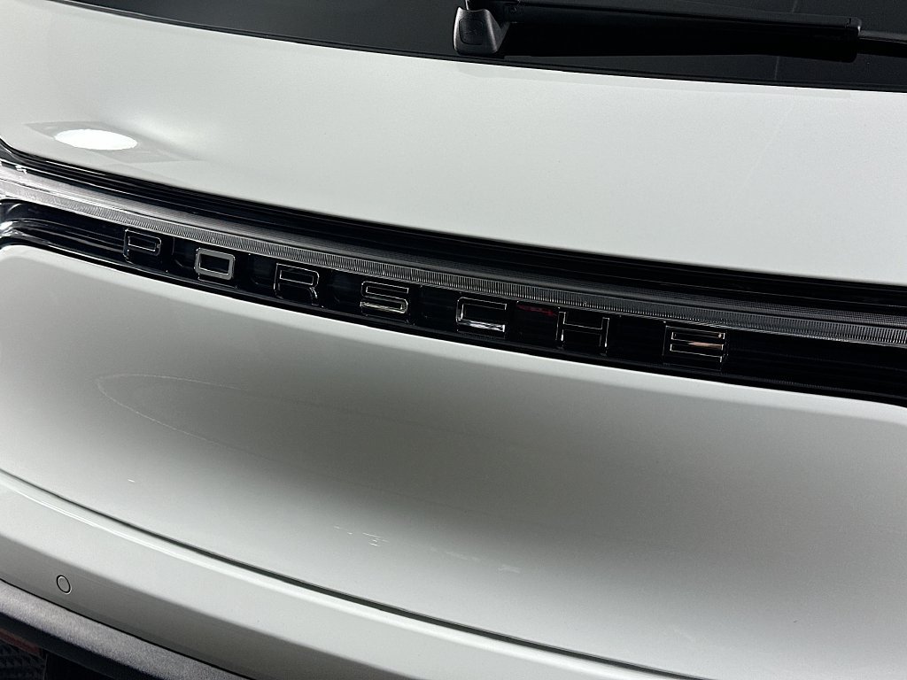 Certified 2025 Porsche Macan AWD/4WD image 34