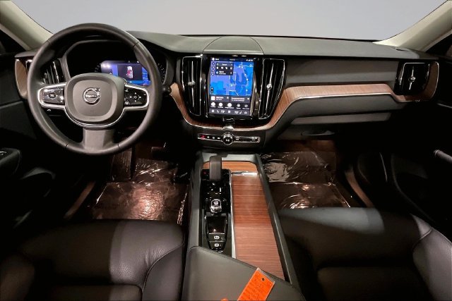 Certified 2024 Volvo XC60 B5 Plus w/ Protection Package Premier AWD/4WD image 19