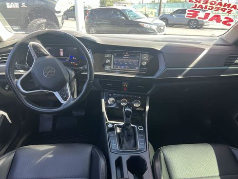 Used 2022 Volkswagen Jetta SE FWD image 9