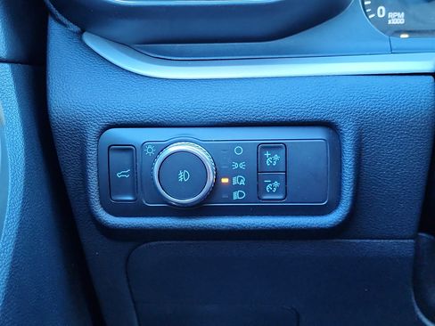 Certified 2020 Ford Explorer XLT w/ Equipment Group 202A image 28