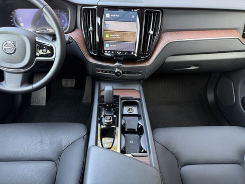 Used 2024 Volvo XC60 B5 Plus image 8