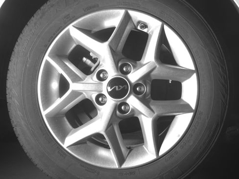 Used 2025 Kia Soul LX w/ LX Technology Package FWD image 15