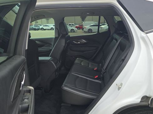 Used 2024 GMC Terrain SLT FWD image 9
