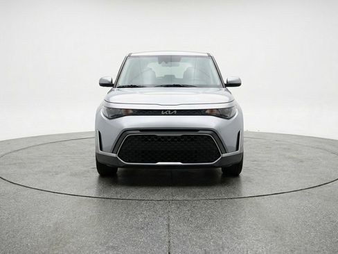 Used 2025 Kia Soul LX w/ LX Technology Package image 2