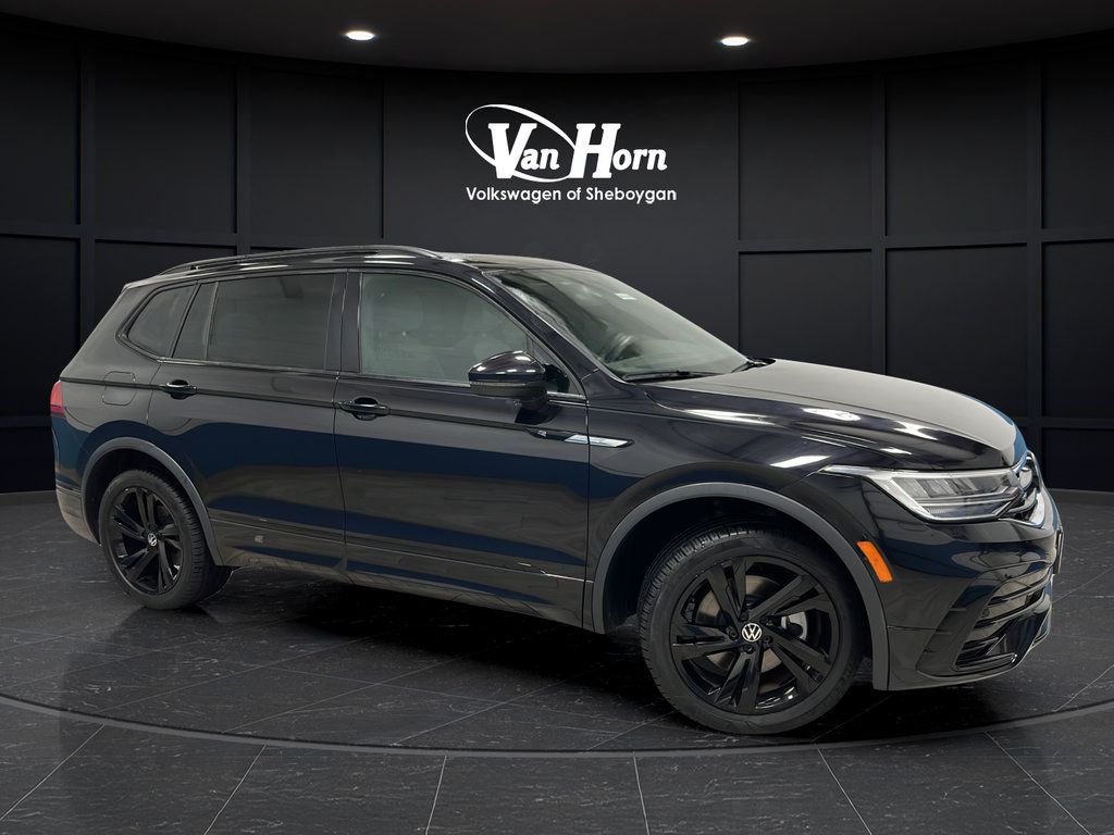 Used 2024 Volkswagen Tiguan SE R-Line AWD/4WD image 1