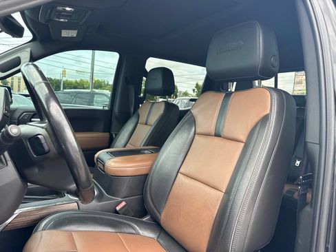 Used 2020 Chevrolet Silverado 1500 High Country w/ Technology Package AWD/4WD image 13