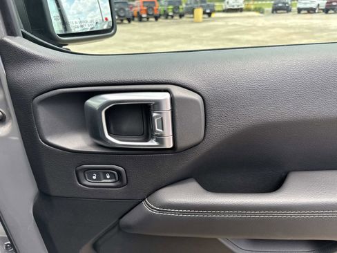 Used 2020 Jeep Gladiator Overland w/ Trailer Tow Package image 14