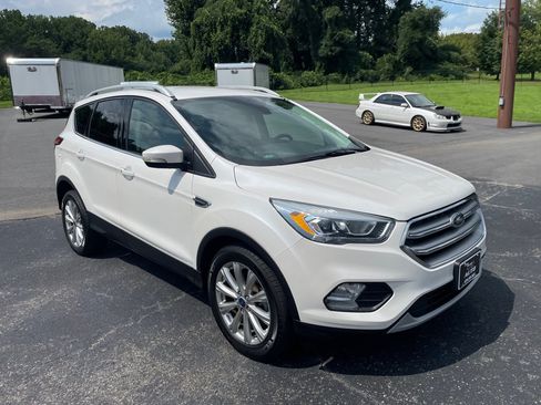 Used 2017 Ford Escape Titanium FWD image 8