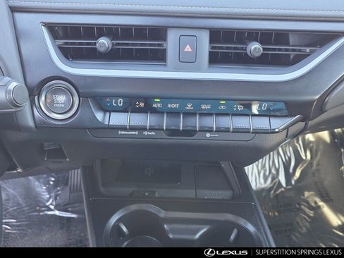 Certified 2022 Lexus UX 200 w/ Accessory Package (Z2) image 19