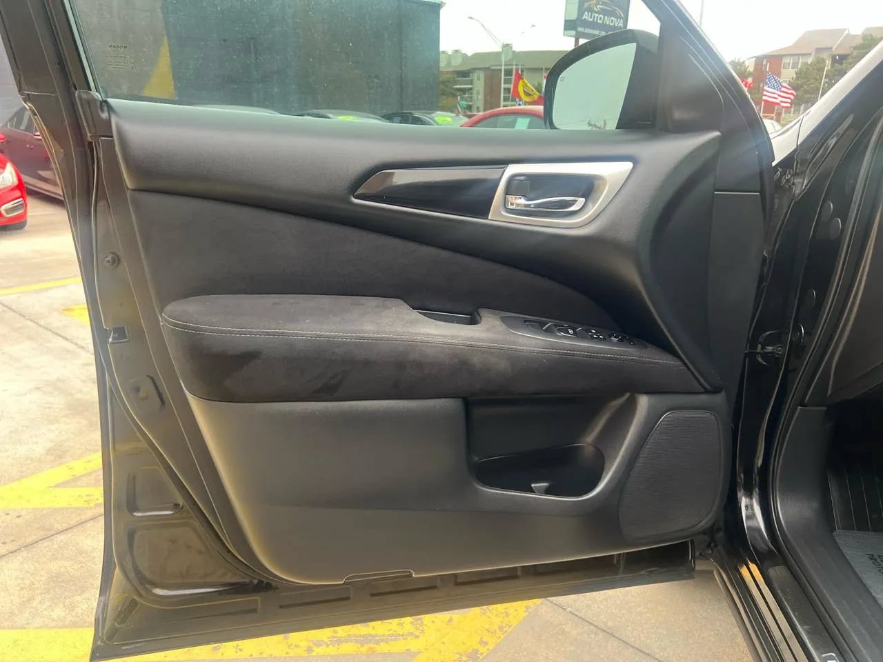 Used 2015 Nissan Pathfinder SV FWD image 18