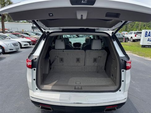 Used 2021 Chevrolet Traverse Premier FWD image 23
