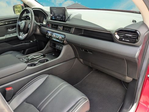 Used 2025 Honda Pilot Elite image 22