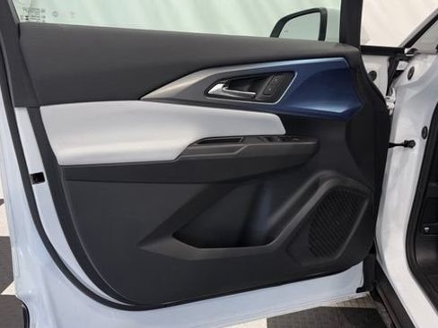 New 2025 Chevrolet Equinox EV LT FWD image 17