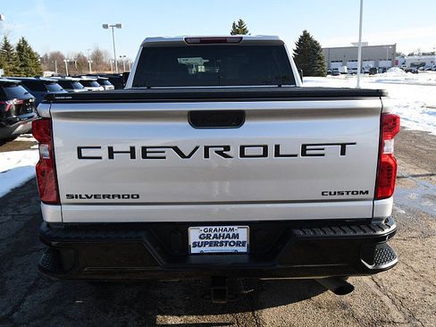 Used 2022 Chevrolet Silverado 2500 Custom w/ Custom Value Package image 6