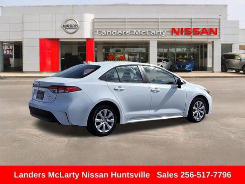 Used 2023 Toyota Corolla LE image 3