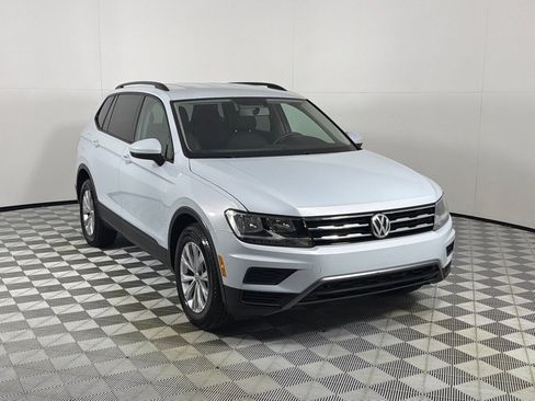 Used 2018 Volkswagen Tiguan S w/ 3rd Row Seat Package AWD/4WD image 3