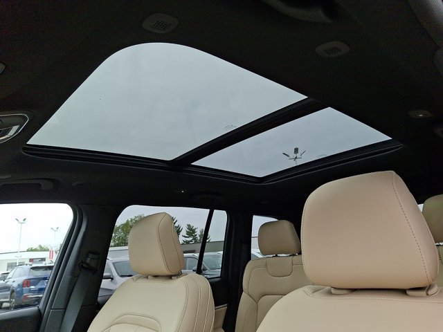Certified 2024 Jeep Grand Cherokee Limited AWD/4WD image 18