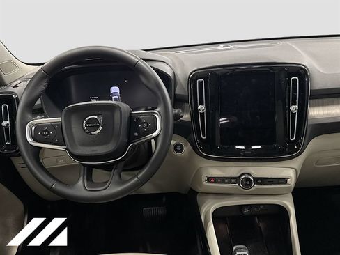 Used 2023 Volvo XC40 B5 Ultimate w/ Protection Package Premier AWD/4WD image 25