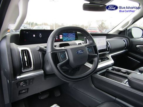 Certified 2025 Ford Expedition Platinum AWD/4WD image 14
