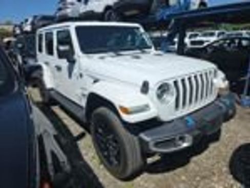Used 2022 Jeep Wrangler Unlimited Sahara w/ Cold Weather Group AWD/4WD image 4
