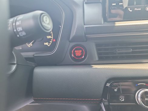 Certified 2025 Honda Pilot TrailSport image 19