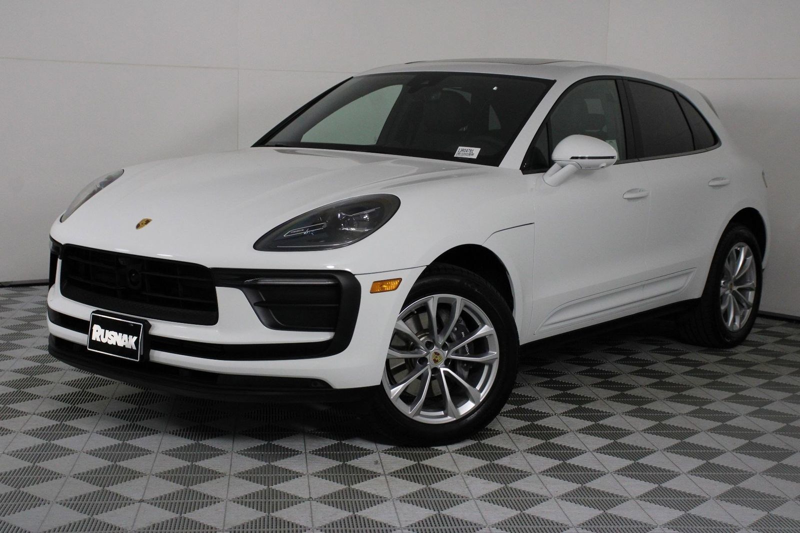 Certified 2026 Porsche Macan AWD/4WD image 35