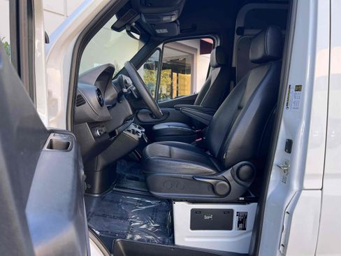 Used 2022 Mercedes-Benz Sprinter 1500 image 4