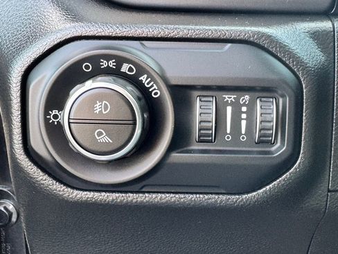 Used 2021 Jeep Gladiator Sport AWD/4WD image 29