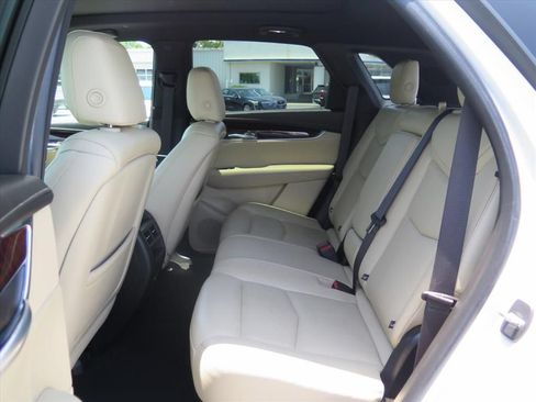 Used 2018 Cadillac XT5 Luxury w/ Driver Awareness Package FWD image 23