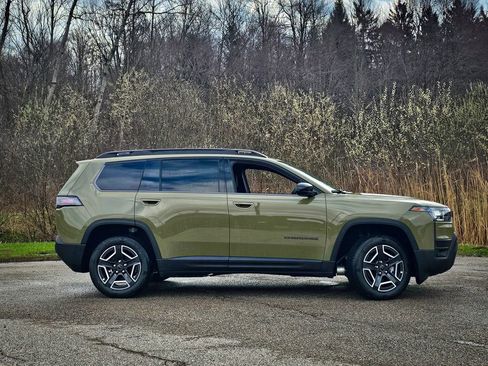 New 2026 Jeep Cherokee Laredo AWD/4WD image 2
