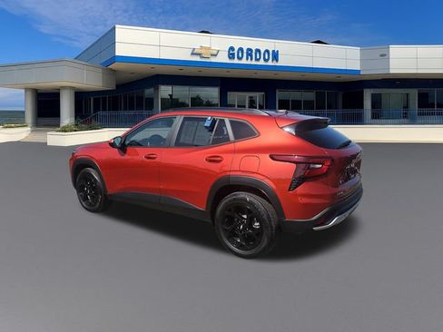 Used 2024 Chevrolet Trax LT w/ Driver Confidence Package FWD image 3