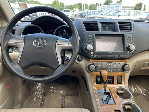 Used 2010 Toyota Highlander Limited AWD/4WD image 17