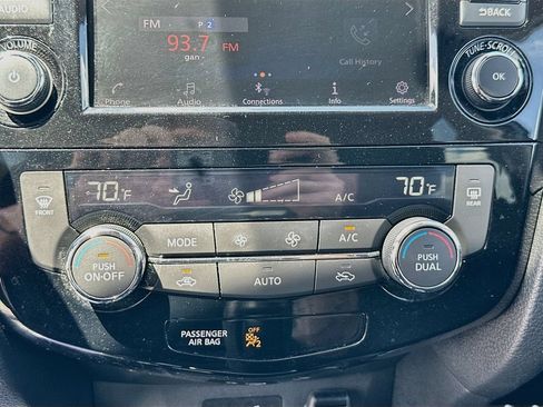 Used 2020 Nissan Rogue SV FWD image 16