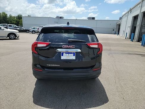 Used 2024 GMC Terrain SLE FWD image 4