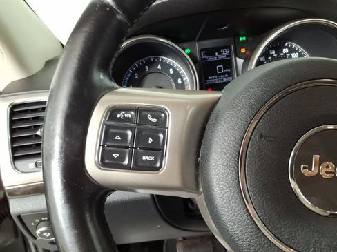Used 2012 Jeep Grand Cherokee Laredo w/ Laredo E Group AWD/4WD image 16