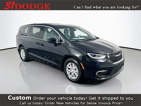 New 2026 Chrysler Pacifica Select image 1