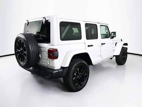 Used 2024 Jeep Wrangler Unlimited Sahara AWD/4WD image 9