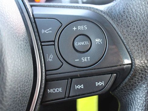 Used 2018 Toyota Camry LE image 20