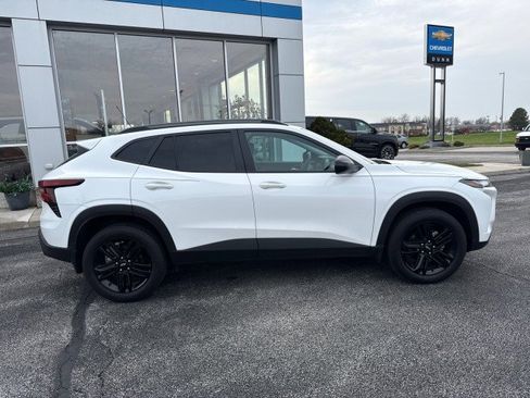 Used 2025 Chevrolet Trax ACTIV w/ Driver Confidence Package image 2