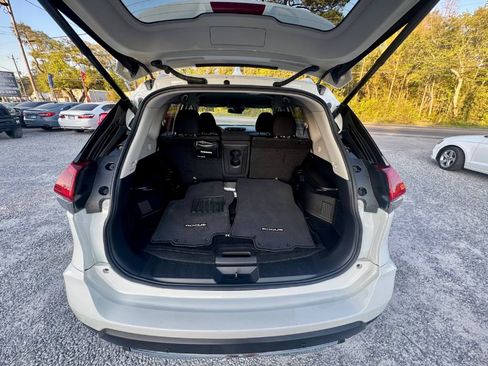 Used 2020 Nissan Rogue SV image 12