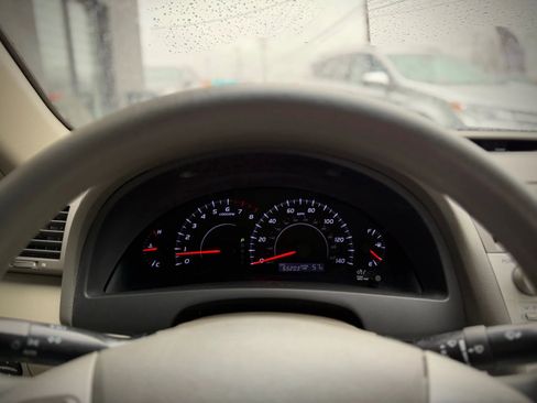 Used 2010 Toyota Camry FWD image 11