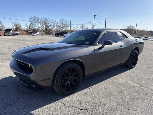 Used 2020 Dodge Challenger SXT w/ Driver Convenience Group image 2