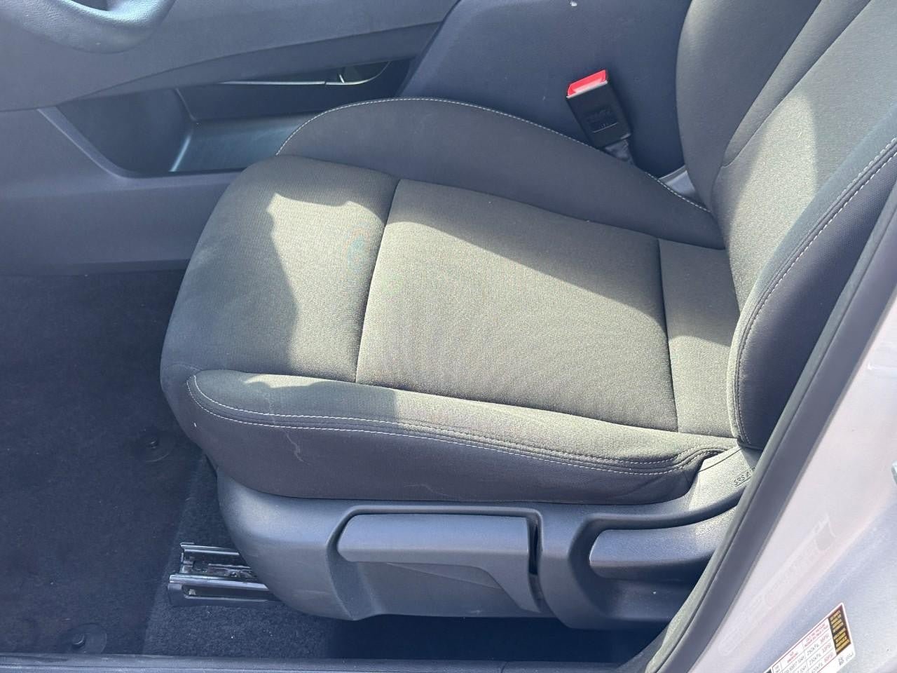 Used 2024 Nissan Rogue S AWD/4WD image 18